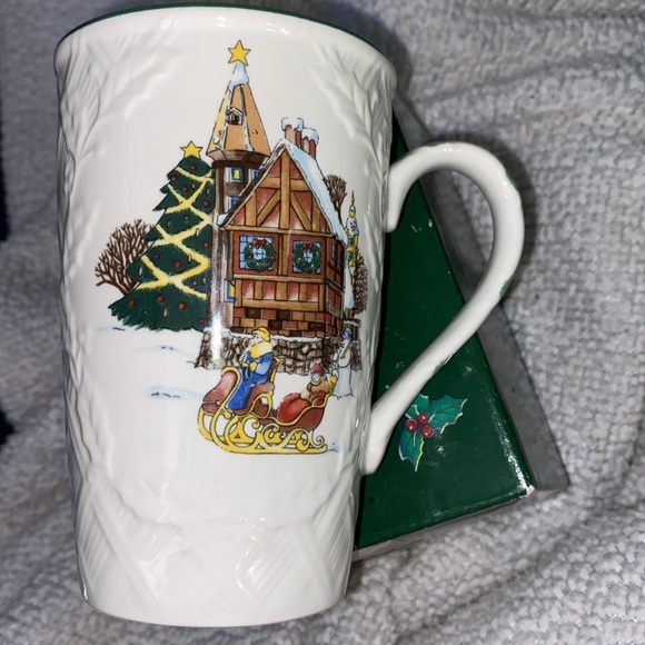 Mikasa English Countryside Christmas Mug Coffee Cup DP007 Sleigh Ride 12 ounce - Picture 2 of 3